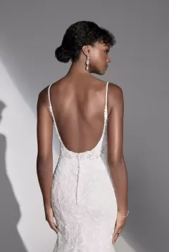 99235_BC_Edna_Justin-Alexander-Signature