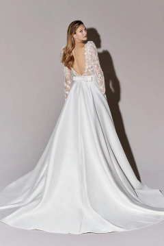 99273_FB_Camelot_Justin-Alexander-Signature